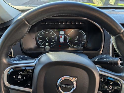 2016 Volvo XC90 Hybrid T8 Momentum