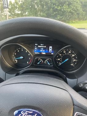 Red 2016 Ford Focus SE