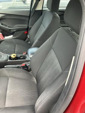Red 2016 Ford Focus SE