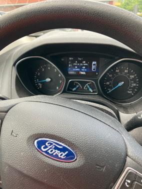 Red 2016 Ford Focus SE