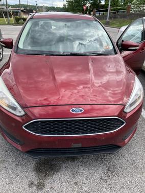 Red 2016 Ford Focus SE