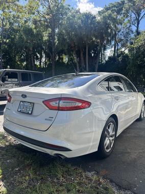 White 2015 Ford Fusion SE