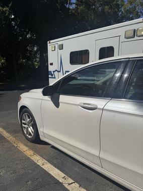 White 2015 Ford Fusion SE