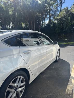 White 2015 Ford Fusion SE