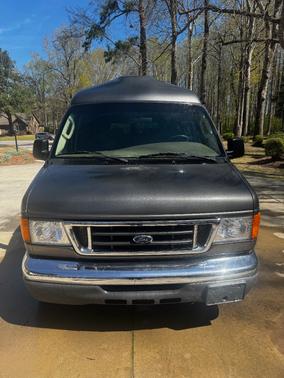 Gray 2005 Ford E150 Base