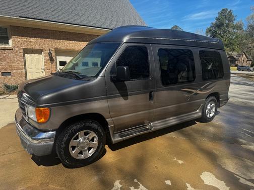 Gray 2005 Ford E150 Base
