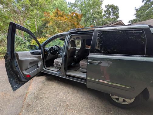 Blue 2007 Hyundai Entourage GLS