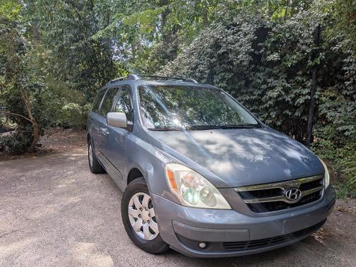 Blue 2007 Hyundai Entourage GLS