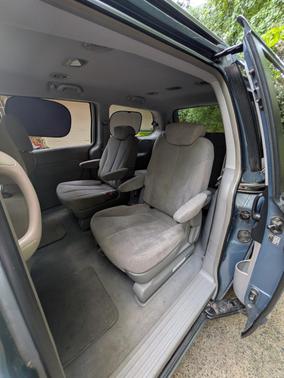 Blue 2007 Hyundai Entourage GLS