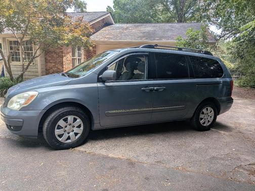 Blue 2007 Hyundai Entourage GLS