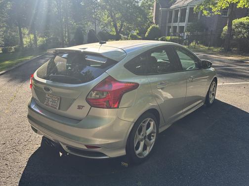Silver 2014 Ford Focus ST Base