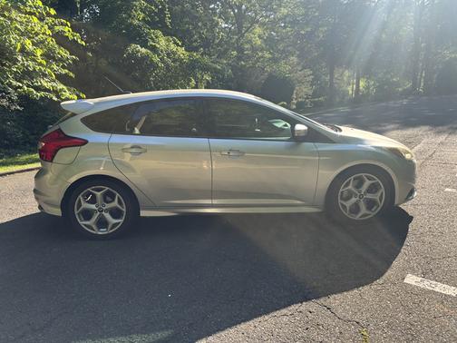 Silver 2014 Ford Focus ST Base