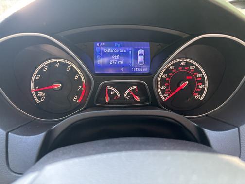 Silver 2014 Ford Focus ST Base