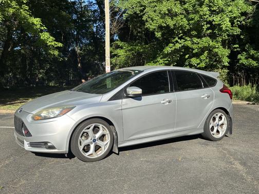 Silver 2014 Ford Focus ST Base