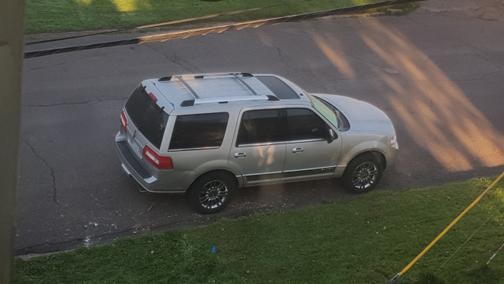 Silver 2007 Lincoln Navigator Base