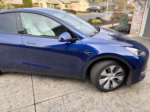 Blue 2024 Tesla Model Y Long Range