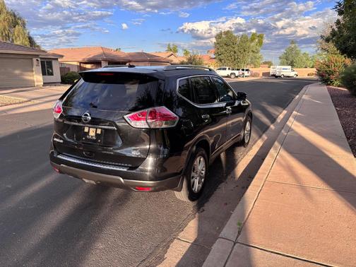 Black 2016 Nissan Rogue SV