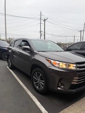 Gray 2019 Toyota Highlander XLE