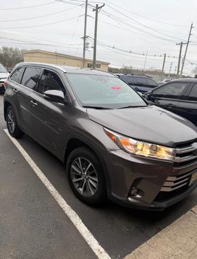 Gray 2019 Toyota Highlander XLE