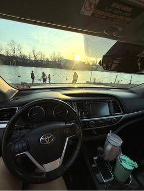 Gray 2019 Toyota Highlander XLE