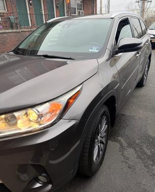 Gray 2019 Toyota Highlander XLE