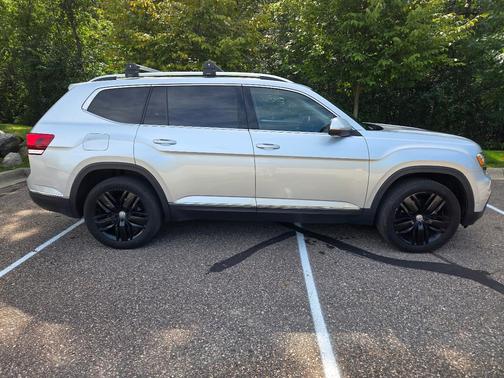 Silver 2018 Volkswagen Atlas 3.6L SEL Premium