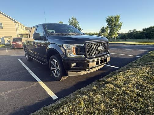 Black 2019 Ford F-150 XLT