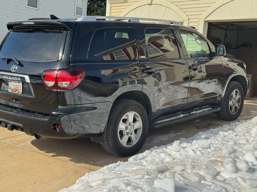2022 Toyota Sequoia SR5