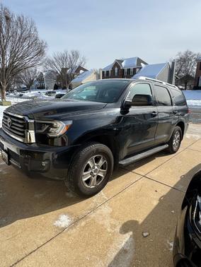 2022 Toyota Sequoia SR5