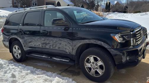 2022 Toyota Sequoia SR5