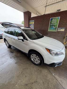 White 2017 Subaru Outback 2.5i Premium