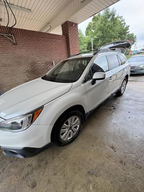White 2017 Subaru Outback 2.5i Premium
