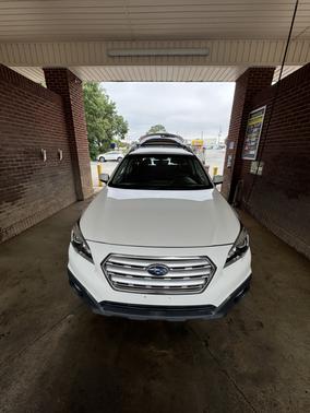 White 2017 Subaru Outback 2.5i Premium
