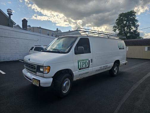 2003 Ford E350 Super Duty Base