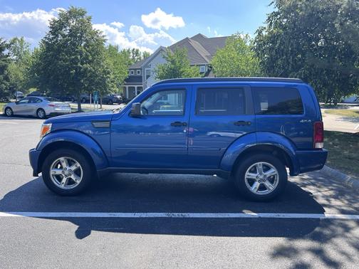 Blue 2009 Dodge Nitro SE