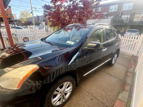 Black 2012 Nissan Rogue SV