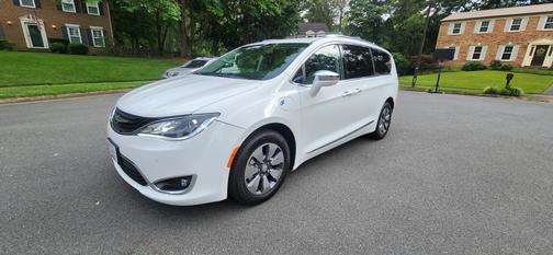 2018 Chrysler Pacifica Hybrid Limited