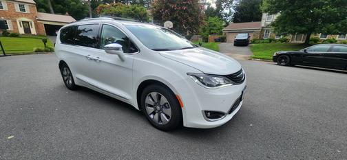 2018 Chrysler Pacifica Hybrid Limited