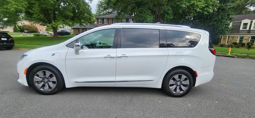 2018 Chrysler Pacifica Hybrid Limited