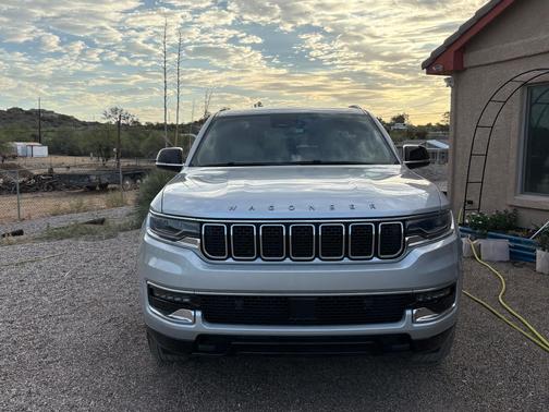 Silver 2023 Jeep Wagoneer Base