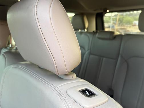 Silver 2023 Jeep Wagoneer Base