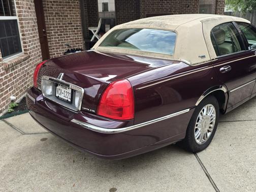 2006 Lincoln Town Car Signature