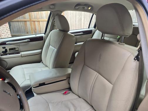 2006 Lincoln Town Car Signature