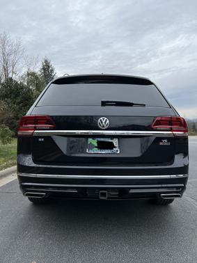 Photo 3 of 14 of 2018 Volkswagen Atlas 3.6L SE w/Technology