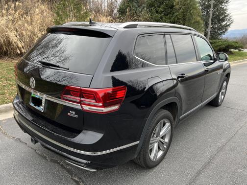 Photo 4 of 14 of 2018 Volkswagen Atlas 3.6L SE w/Technology
