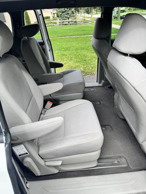 White 2018 Kia Sedona L