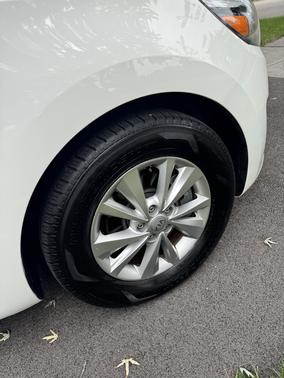 White 2018 Kia Sedona L