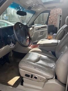 2003 Cadillac Escalade Base