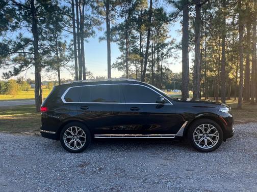 Black 2021 BMW X7 xDrive40i