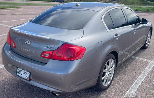 2012 INFINITI G37 x
